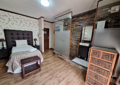 @7A Jameson Guesthouse in Kimberley - Room 1 _San Fransisco (3)