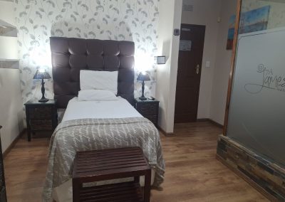 @7A Jameson Guesthouse in Kimberley - Room 1 _San Fransisco (9)