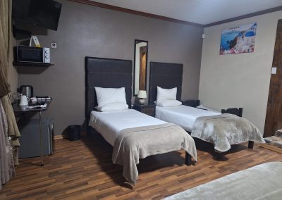 @7A Jameson Guesthouse in Kimberley - Room 6_Santorini (7)